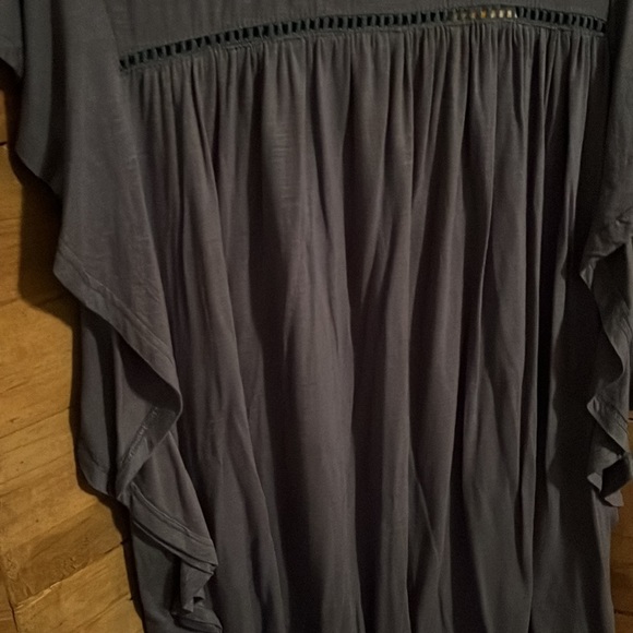 NWT small navy top with flutter sleeves - Picture 3 of 6